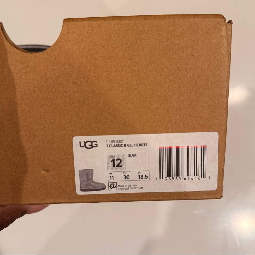 UGG Girls Classic Gel Hearts Boots size 12 Sleek Silver - Picture 12 of 12